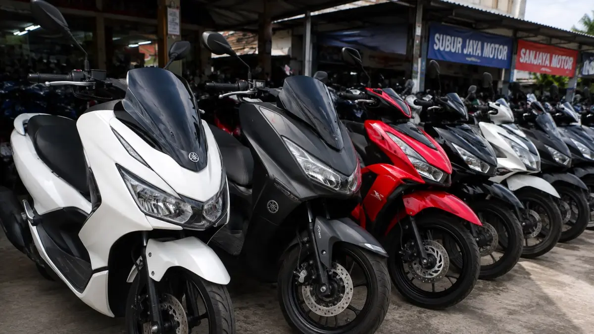 Rekomendasi motor bekas murah mulai Rp2 jutaan di Aneka Jasa Motor Solo, pas banget buat kamu yang cari kendaraan irit dan fungsional!