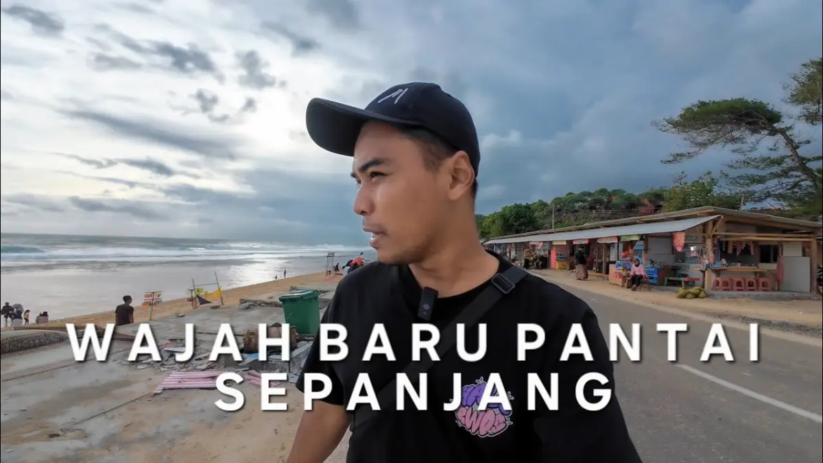 enataan Pantai Sepanjang Gunungkidul rampung. Warung di bibir pantai kini direlokasi, pandangan ke laut makin lega, dan fasilitas parkir diperluas.