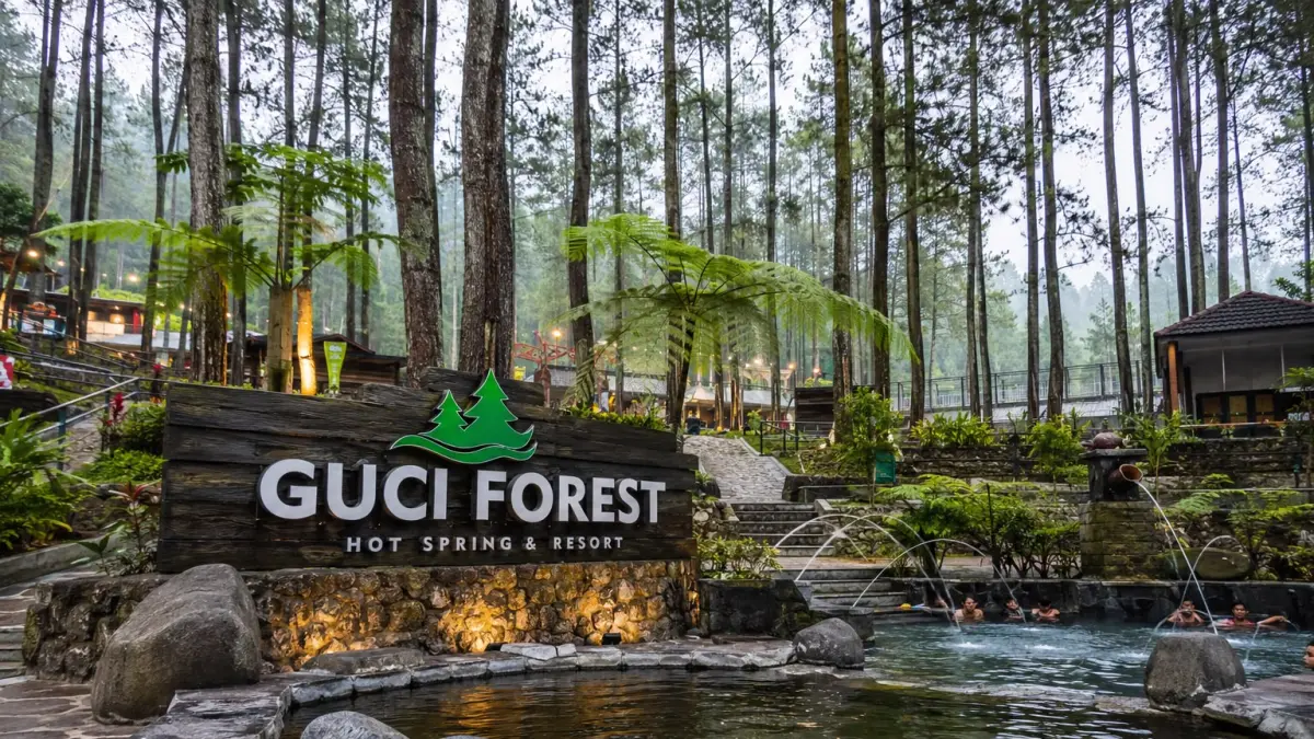 Guci Forest Tegal, Wisata Alam dengan Pemandian Air Hangat, Glamping hingga Camping