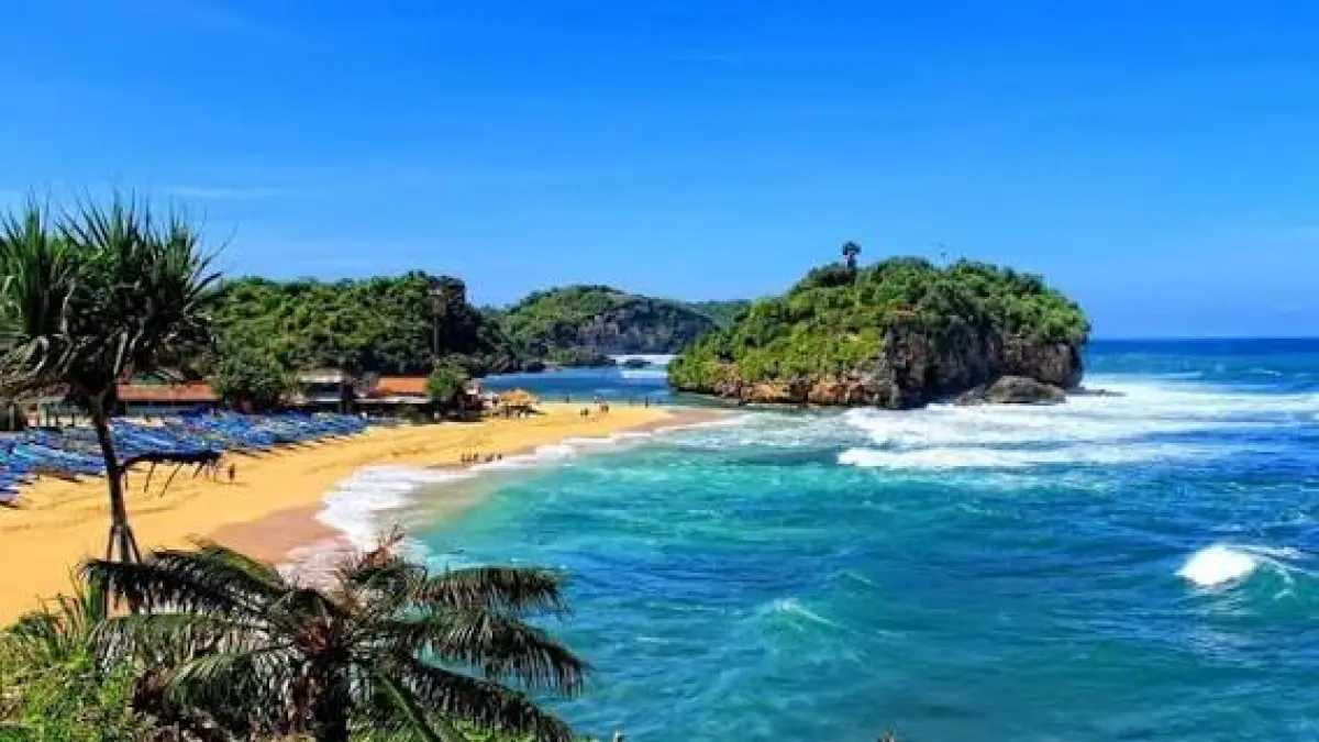 Panduan liburan ke Pantai Drini Gunungkidul. Cek harga sewa payung tepi pantai, perlengkapan renang murah, hingga informasi keamanan air laut.