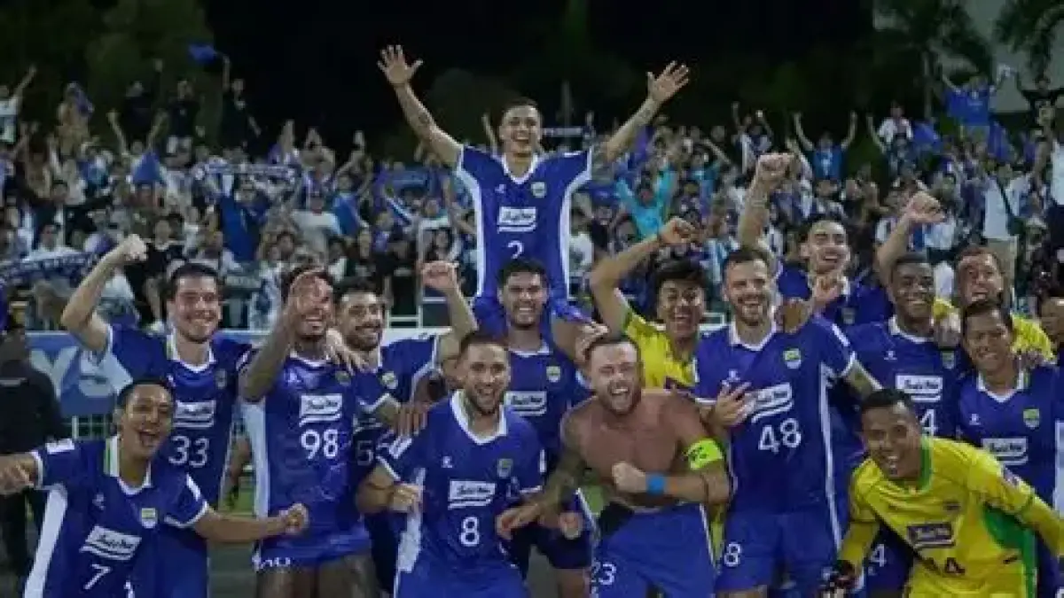 Persib Bandung dinilai paling siap menghadapi musim baru. Kedalaman skuad dan target ACL 2 menjadi modal Maung Bandung (Pinterest).
