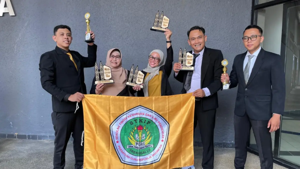MEMBANGGAKAN: STKIP PGRI Trenggalek mendominasi berbagai kategori penghargaan, di ajang KEYS 2026 diselenggarakan MMU, Cyberjaya, Malaysia, bekerja sama dengan ARP Foundation.(STKIP PGRI Trenggalek untuk RADAR TRENGGALEK)