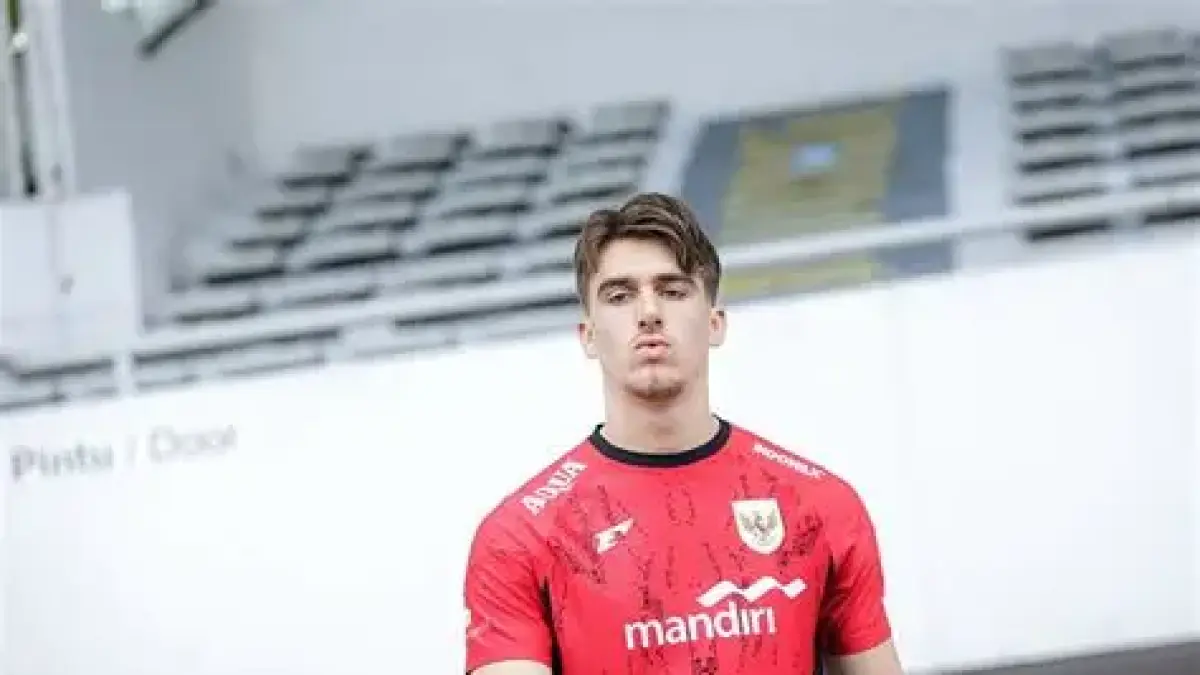 Mauro Zostra Arema FC dikabarkan menjadi opsi peminjaman dari Persija Jakarta. Kondisi fisik setelah cedera hamstring menjadi perhatian (Pinterest).