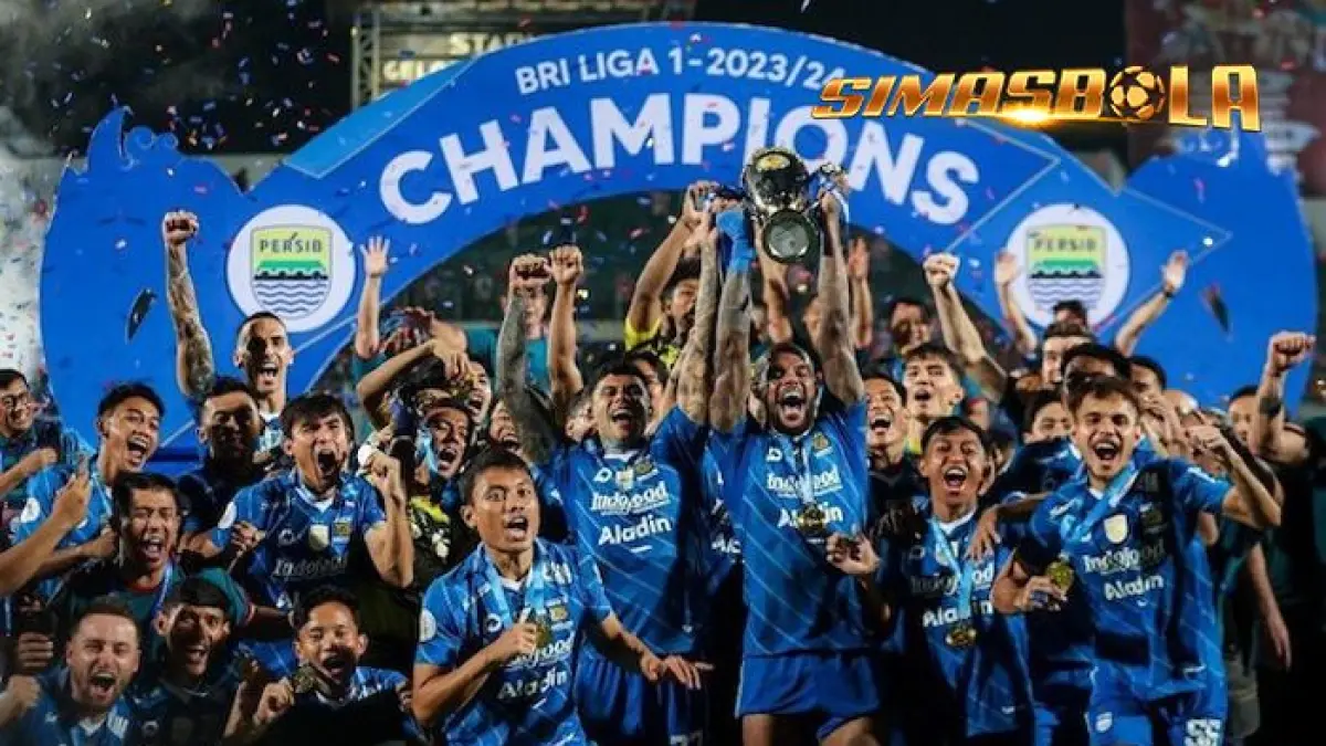 Rumor pemain asing Persib kembali mencuat. Adam Zrelak dan kiper asal Jerman dikabarkan masuk radar Maung Bandung untuk musim ini (Pinterest).