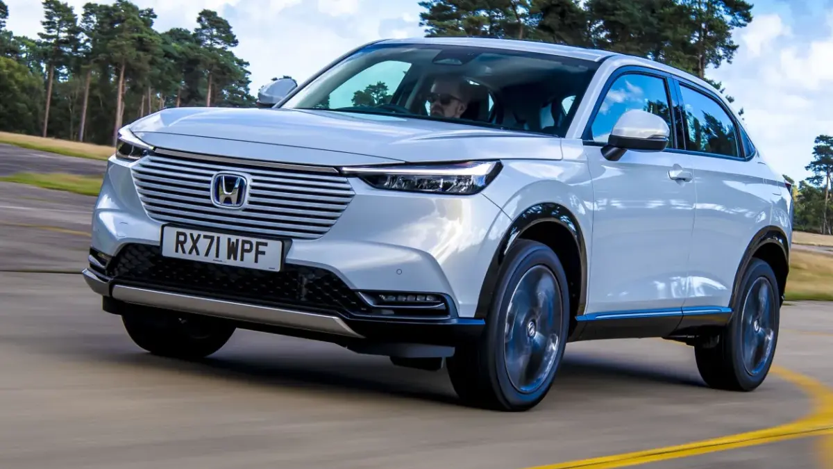 Honda HR-V Hybrid terbaru meninggalkan mesin turbo dan memakai mesin 1.500 cc dual motor hybrid, lengkap dengan fitur Honda Connect (Pinterest).