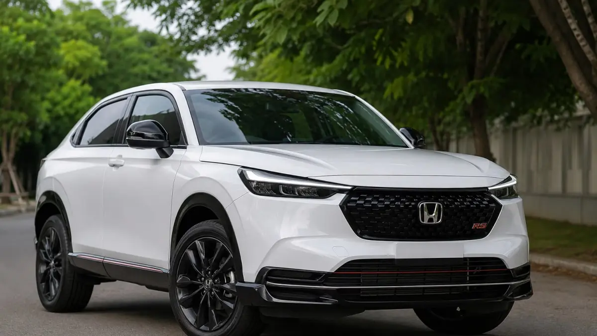 Honda HR-V 2026 e:HEV hadir tanpa perubahan dari facelift 2025, tetapi tetap menawarkan Honda Sensing, performa hybrid, dan power tailgate. 