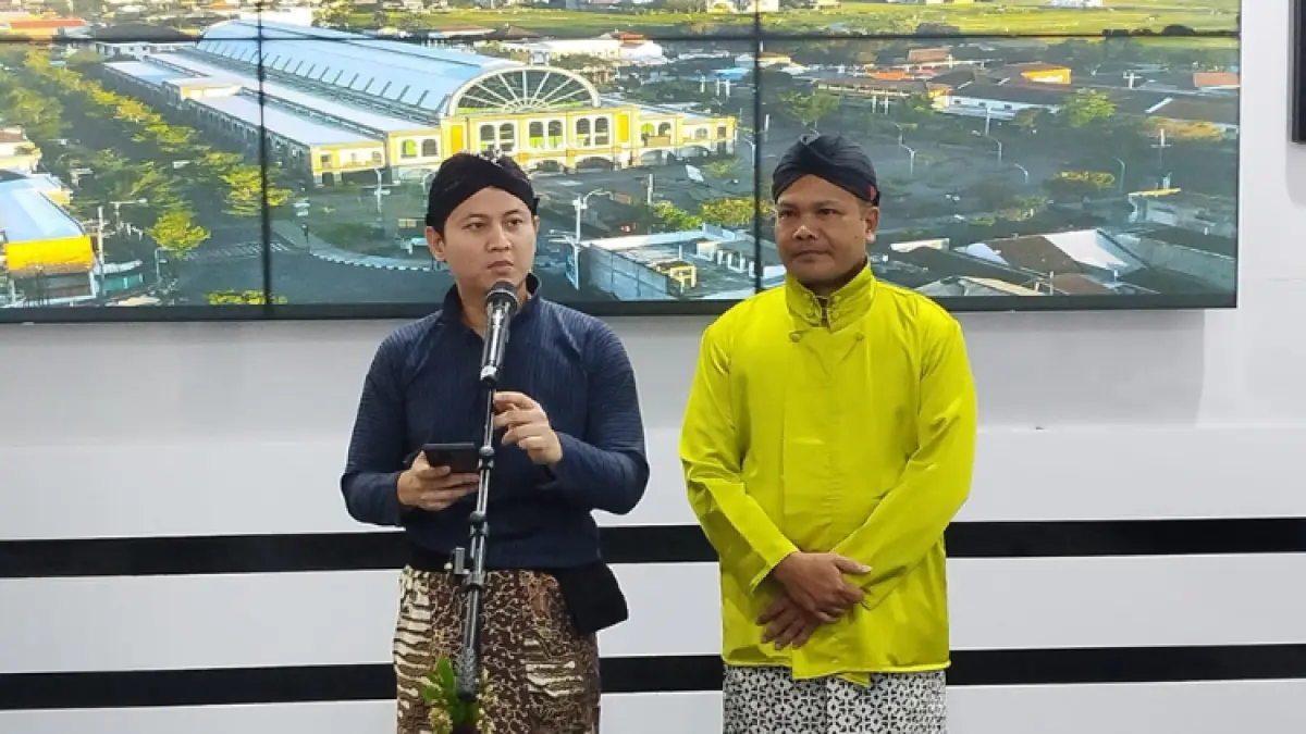 BERI KEMUDAHAN MASYARAKAT:  Bupati Trenggalek Mochamad Nur Arifin memberikan tiga relaksasi fiskal sebagai mensyukuri Hari Jadi Ke-832 Trenggalek.(ZAKI JAZAI/RADAR TRENGGALEK)

















