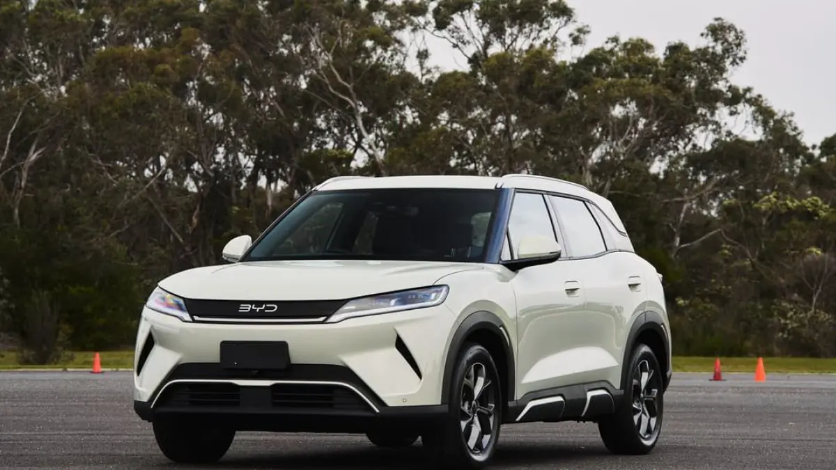 BYD Atto 2 hadir sebagai SUV listrik kompak dengan desain modern, kabin lega, dan bagasi praktis yang siap mencuri perhatian. ⚡🚗