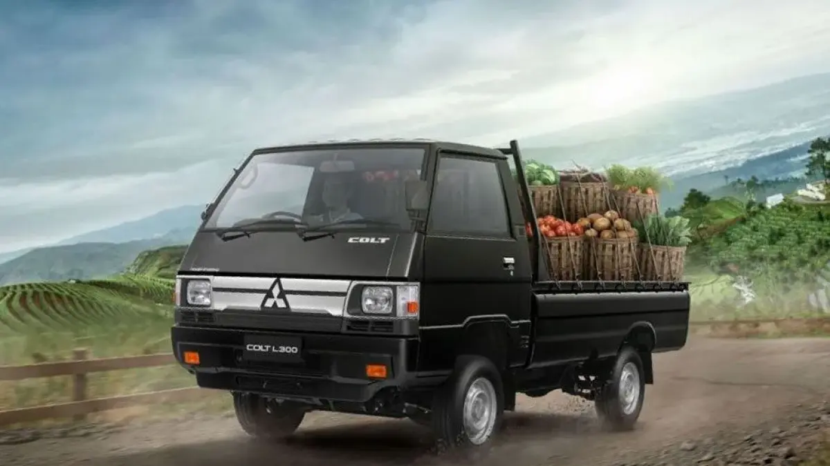Mitsubishi Colt L300 2025 hadir dengan mesin diesel 2.200 cc Euro 4, transmisi manual 5 percepatan, dan kabin yang bisa memuat tiga orang (Pinterest).