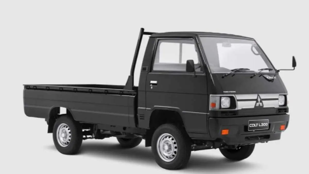 Mitsubishi L300 Euro 4 memakai mesin turbo 2.200 cc dengan tenaga 99,25 PS. Simak harga, spesifikasi bak, kredit, dan layanan servisnya (Pinterest).