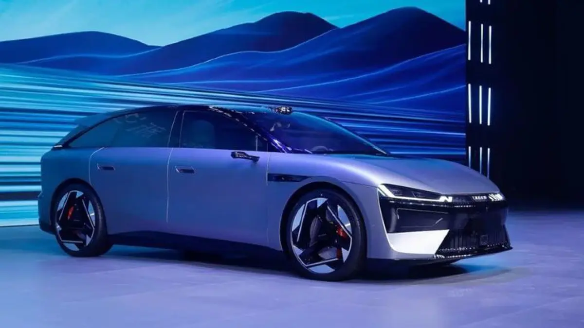 Chery Exeed ET8 merupakan SUV premium 6-seater dengan layar berlimpah, pilihan EV dan range extender, serta jarak tempuh hingga 1.500 km (Pinterest).