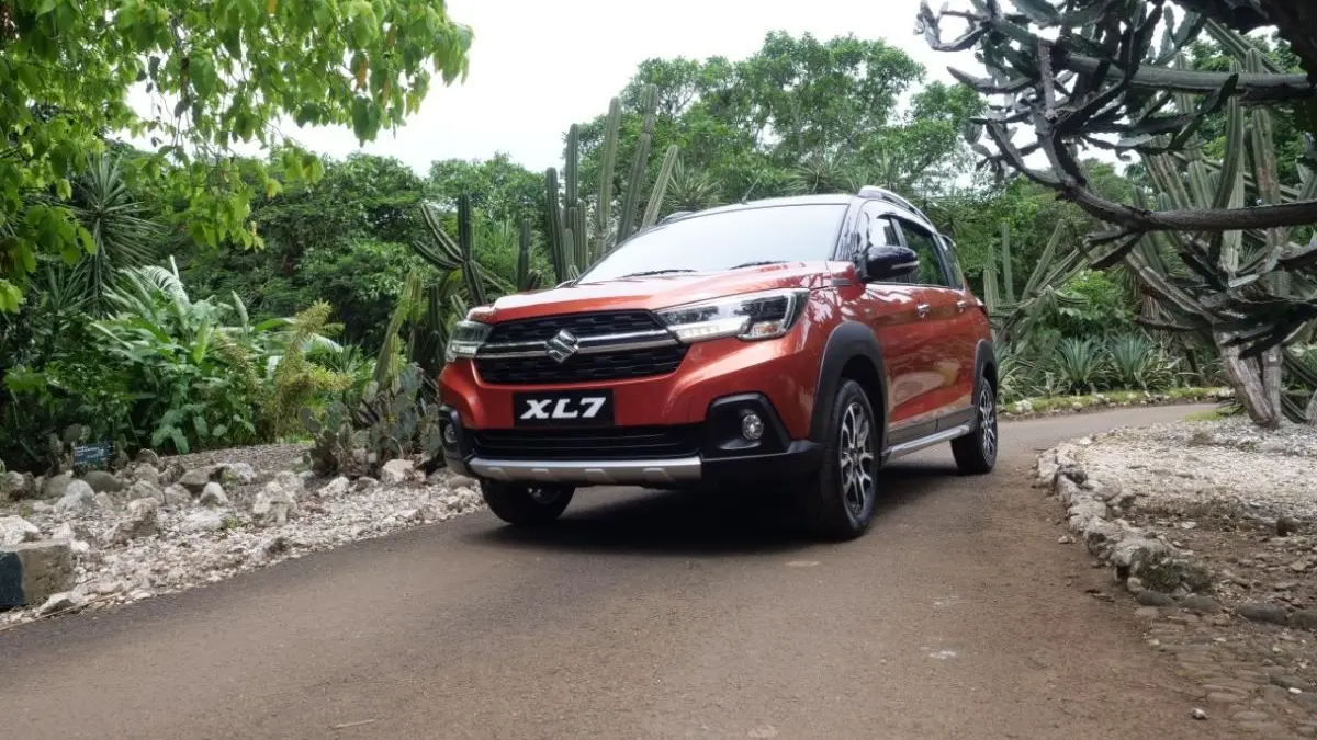 Suzuki XL7 facelift 2026 hadir dengan varian Z, Beta Hybrid, dan Alpha Hybrid. Simak perbedaan fitur, mesin, dan kelengkapan masing-masing (Pinterest).