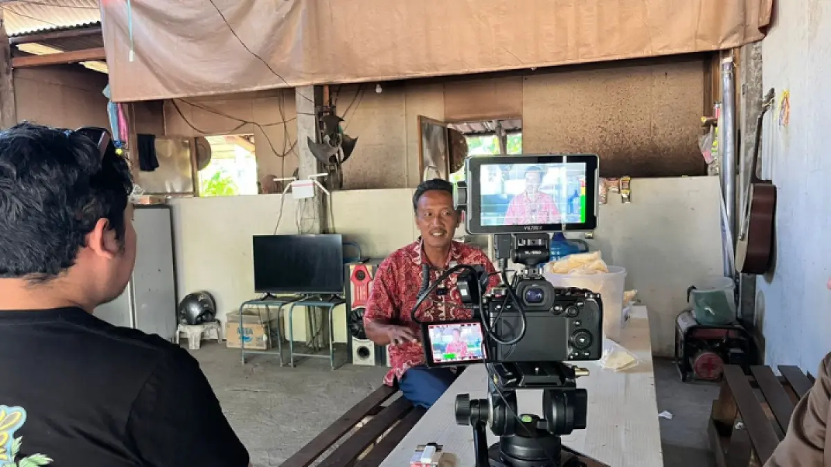RISET PANJANG: Yanu Andi Prasetyo ketika produksi film dokumenter terkait Prasasti Kamulan.(YANU ANDI PRASETYO UNTUK RADAR TRENGGALEK)
