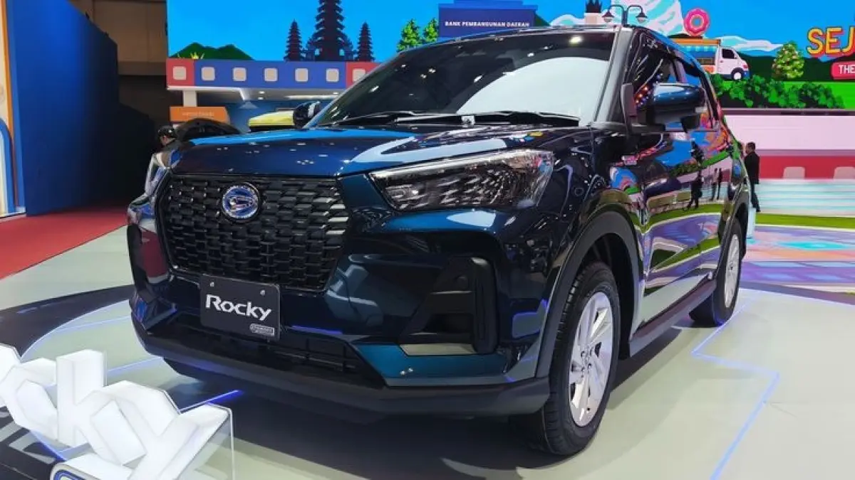 Daihatsu Rocky Hybrid Rp293 juta mengusung sistem e-Smart Hybrid dan diklaim mampu mencapai konsumsi 28 km/l (Pinterest).