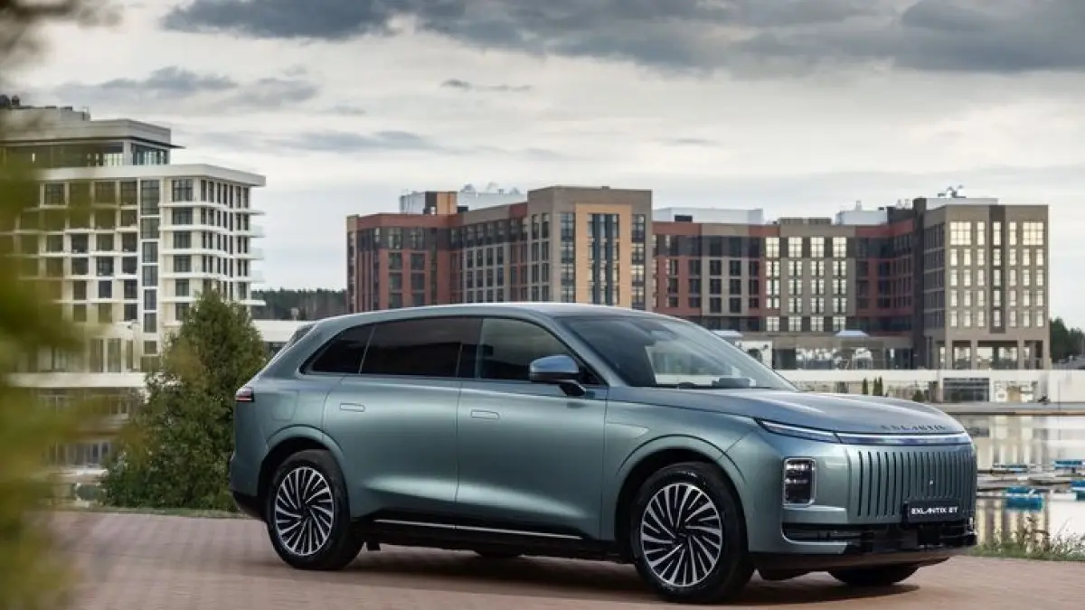Exeed ET8 adalah SUV premium hampir 5 meter dengan kabin 6 penumpang, pilihan REEV dan EV, serta jarak tempuh gabungan hingga 1.500 km (Pinterest).