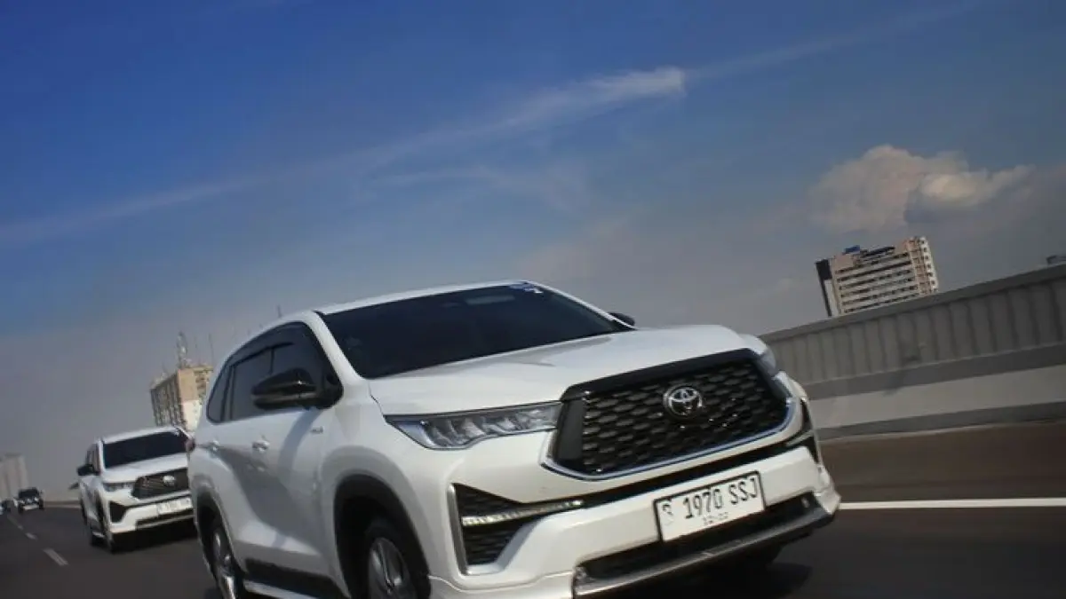 Innova Zenix Hybrid V lebih murah Rp77 juta dari tipe Q. Simak perbedaan fitur, mesin, kabin, dan fasilitas yang ditawarkan (Pinterest).