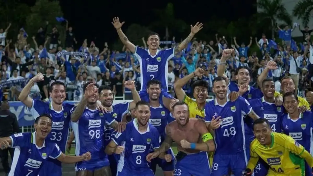 Persib Bandung berpeluang mendapat recovery day. Erick Thohir tegas soal match fixing, sementara kode Bank BJB picu rumor pemain baru (Pinterest).