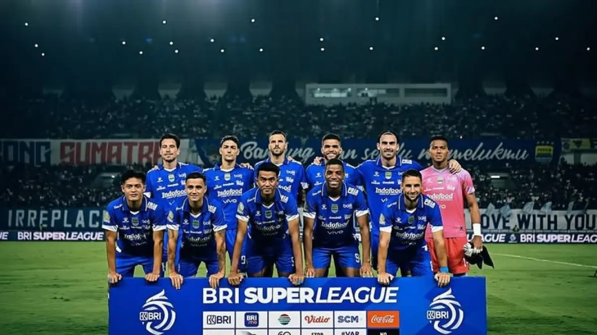 Persib Bandung diprediksi menang atas Persija di Jakarta. Eko Maung menilai chemistry dan pengalaman Asia jadi modal Maung Bandung (Pinterest).