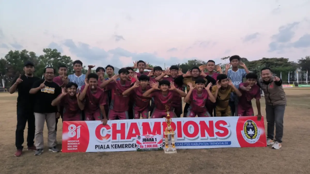 SIAP TANDING: Tim mini soccer SMAN 2 Trenggalek akan memfaatkaan setiap laga untuk unjuk kemampuan.(SMAN 2 TRENGGALEK UNTUK RADAR TRENGGALEK)