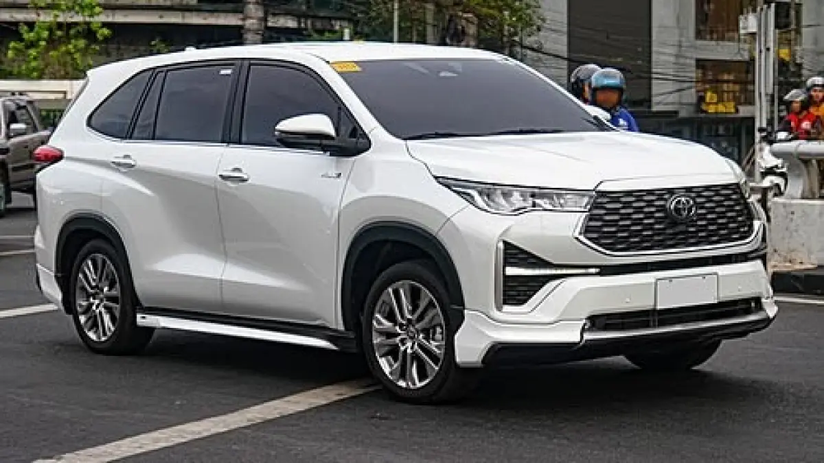 Toyota Innova Zenix Hybrid Q dibanderol Rp626,9 juta. Simak fitur, mesin 2.000 cc, captain seat, panoramic sunroof dan Modellista (Pinterest).