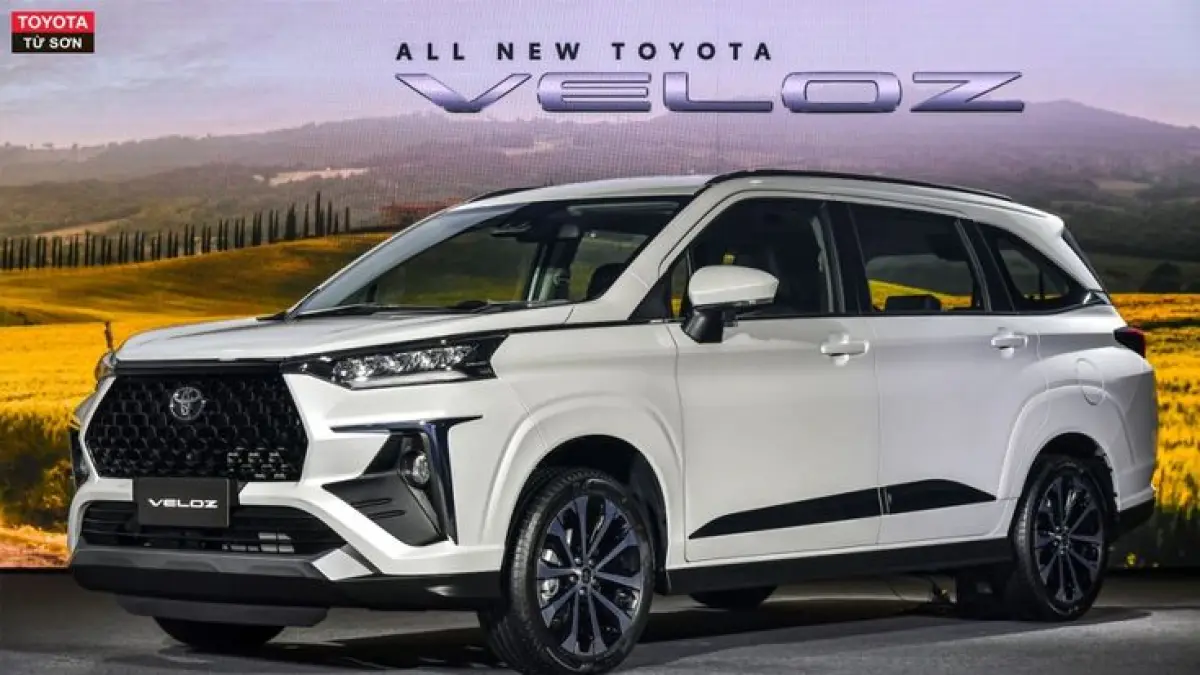 Mobil keluarga Indonesia pilihan Setir Kanan di GIIAS 2026 mencakup Veloz Hybrid dan Xpander Cross dengan keunggulan masing-masing (Pinterest).
