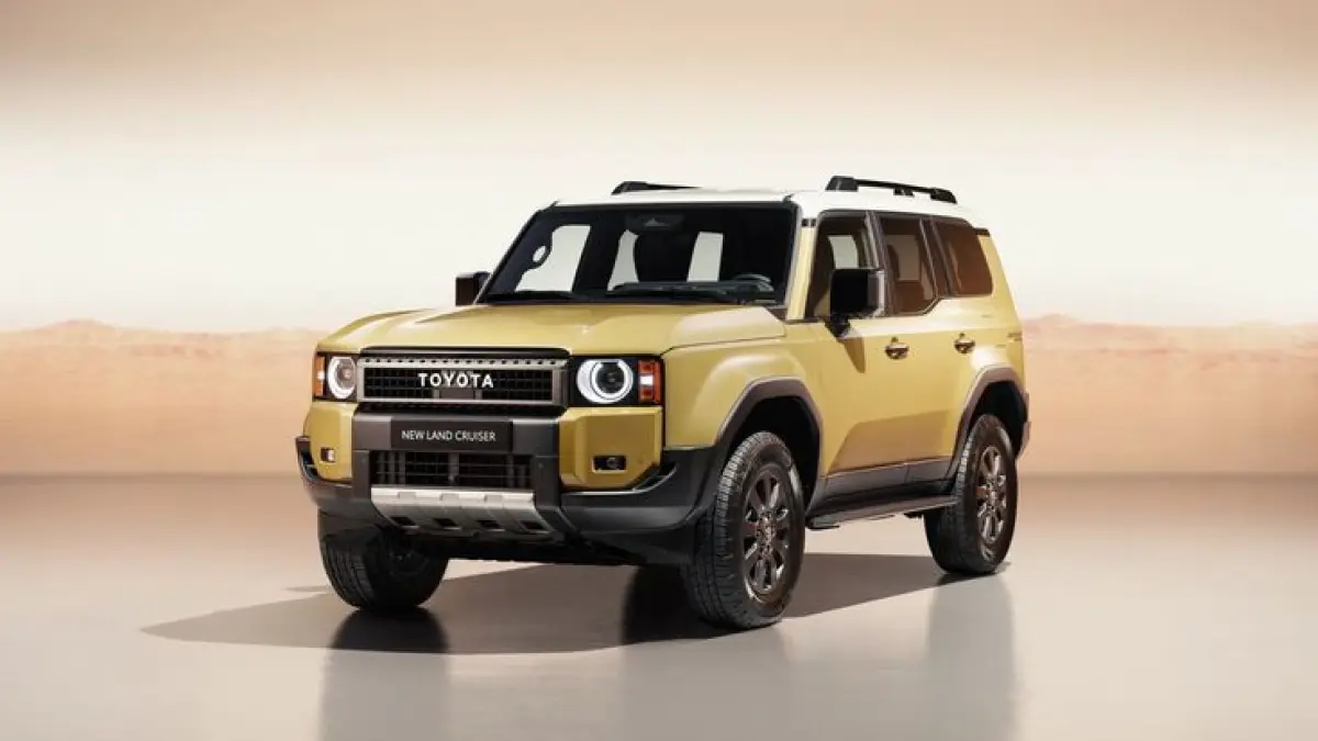 Toyota Land Cruiser FJ bukan penerus FJ40. SUV ini berukuran hampir 2 meter dan mengusung karakter offroad dengan platform IMV (Pinterest).