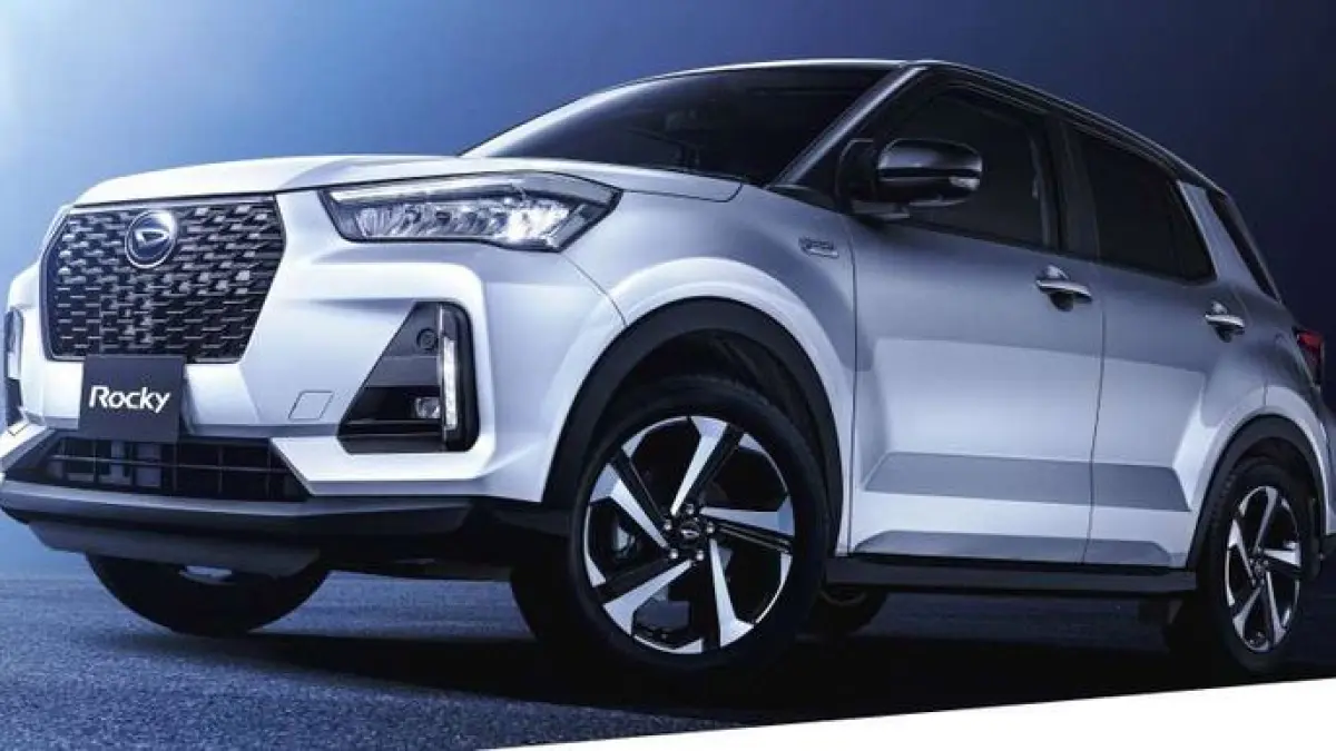 Daihatsu Rocky Hybrid dijual Rp293 juta dan memakai sistem e-Smart Hybrid. Konsumsi BBM disebut mencapai 28 km/l berdasarkan metode WLTC (Pinterest).