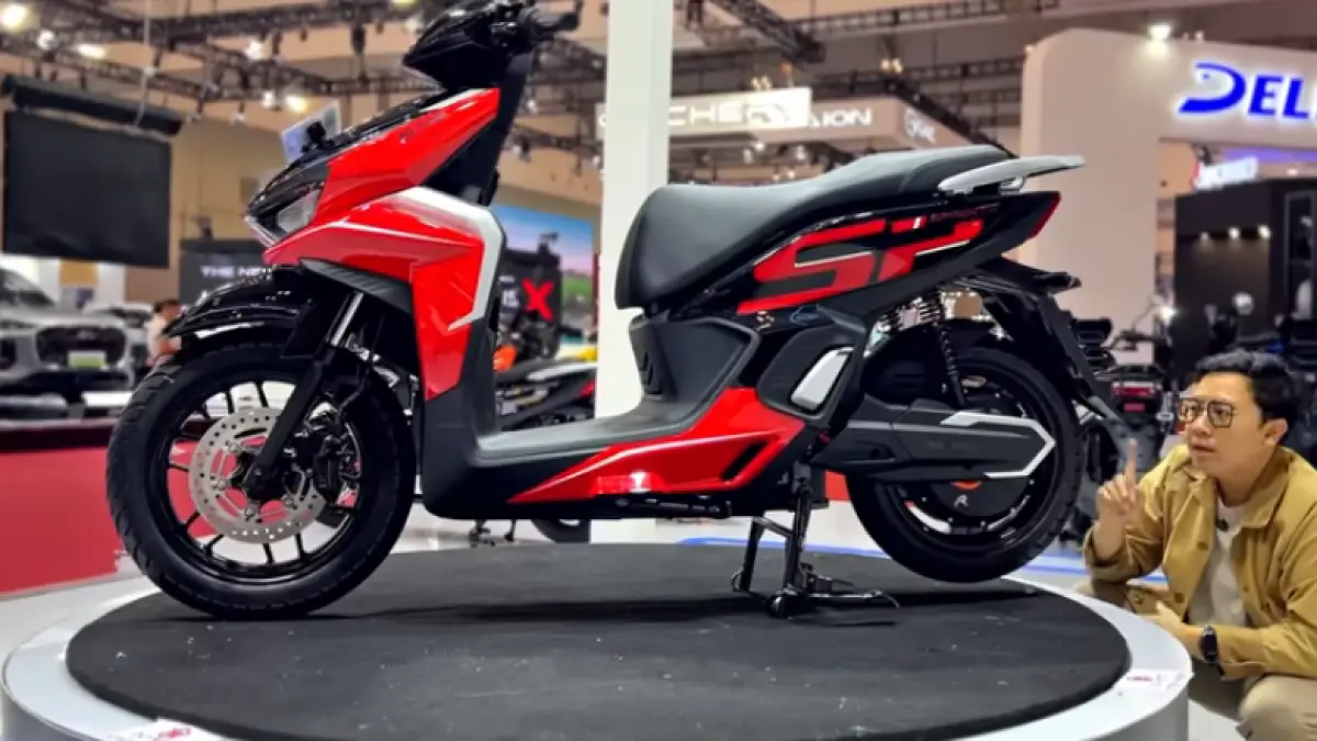 Indomobil e-Motor Sprinto hadir dengan jarak tempuh 110 km, top speed 90 km/jam, layar sentuh, koneksi smartphone, dan fitur CBS (Pinterest).