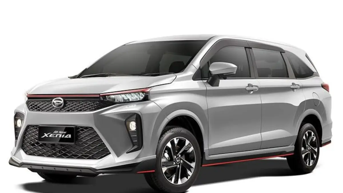 Daihatsu Xenia ADS 2026 tampil lebih sporty dengan lampu full LED, body kit, pelek ring 16, AC double blower, dan interior beraksen merah (Pinterest).