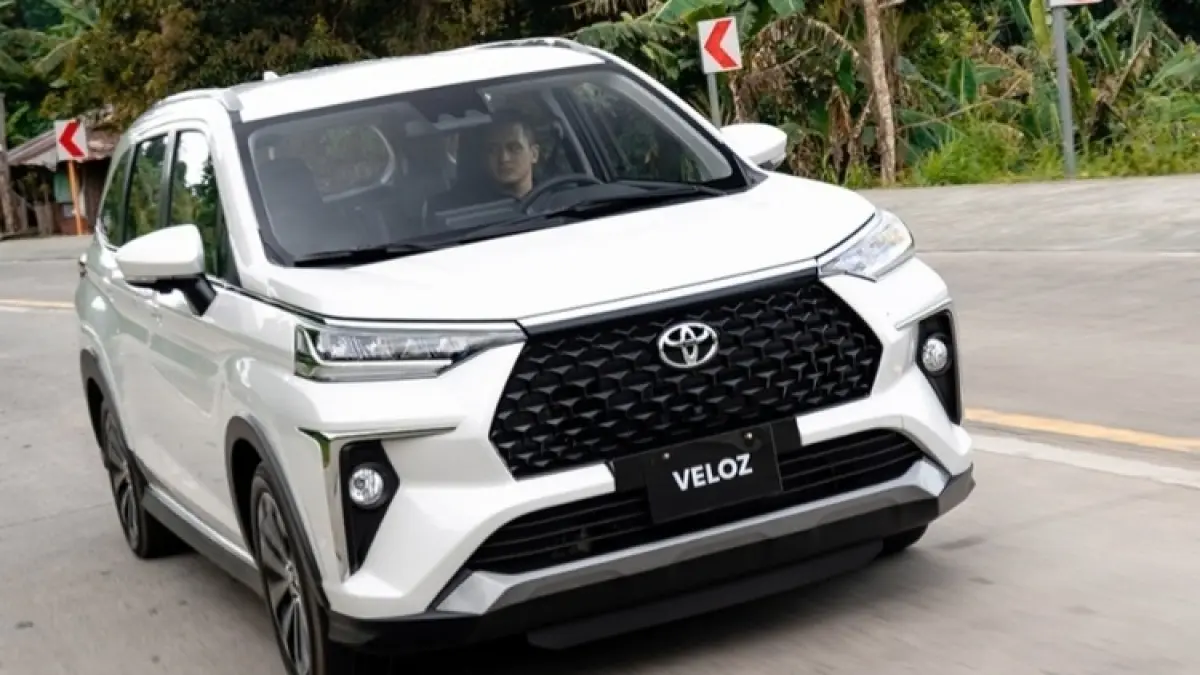 Toyota Veloz Hybrid tipe V tiba dan langsung disewa untuk Lebaran. Harganya kini naik menjadi Rp308 juta dari Rp299 juta saat pre-order (Pinterest).