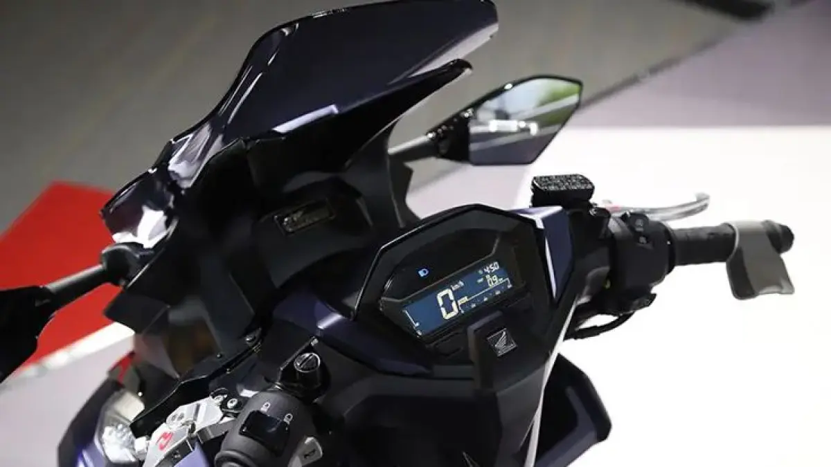 The Next All New Honda Vario 160 disebut membawa TFT 5 inci, NFC, ABS dual channel, dan kamera DJI Osmo dengan harga Rp38 jutaan (Pinterest).