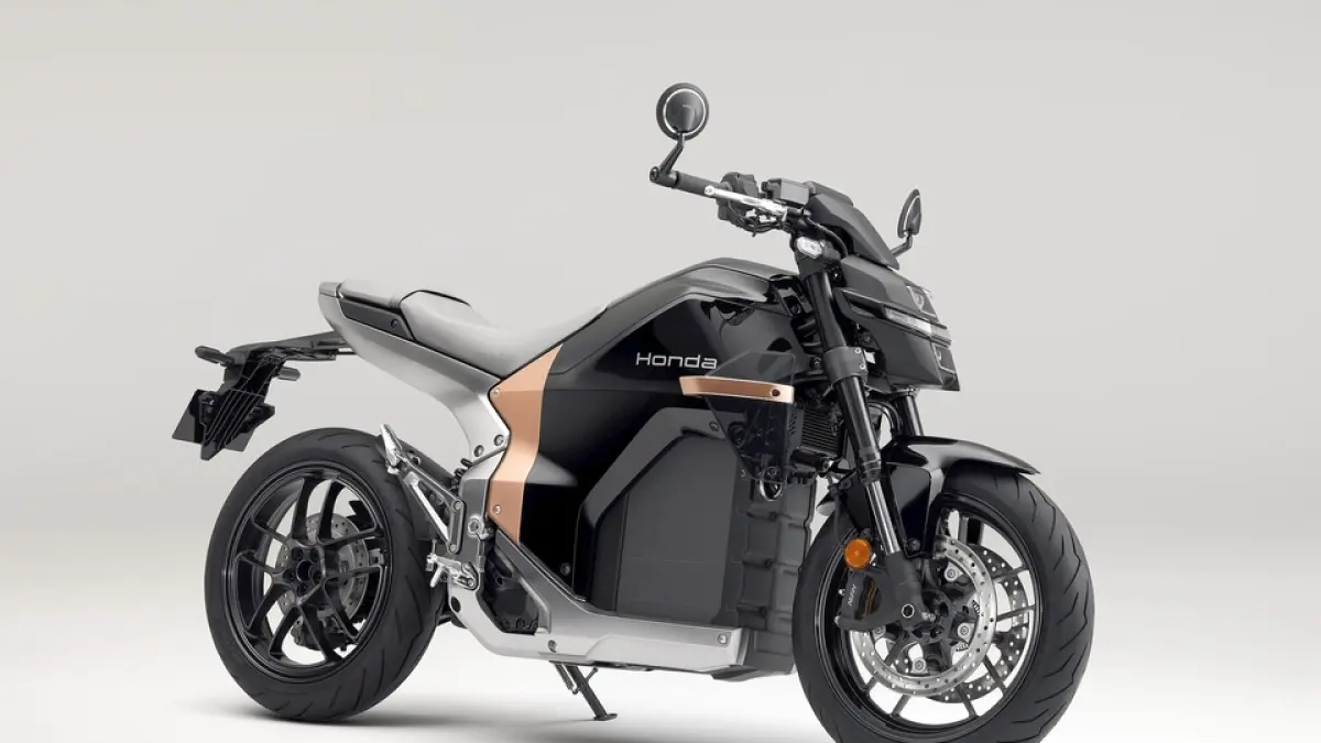 Honda WN7 menawarkan tenaga 67,5 BHP, torsi 100 Nm, baterai 9,3 kWh, dan jarak tempuh hingga 130 km (Pinterest).