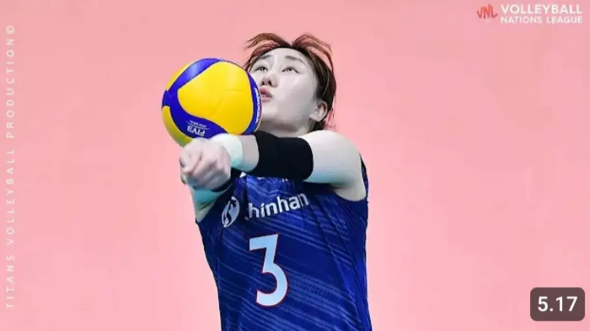 Yeum Hye-seon menunjukkan kecerdasan sebagai setter Korea Selatan di VNL 2021 lewat dump shot, one-handed set, dan variasi umpan.