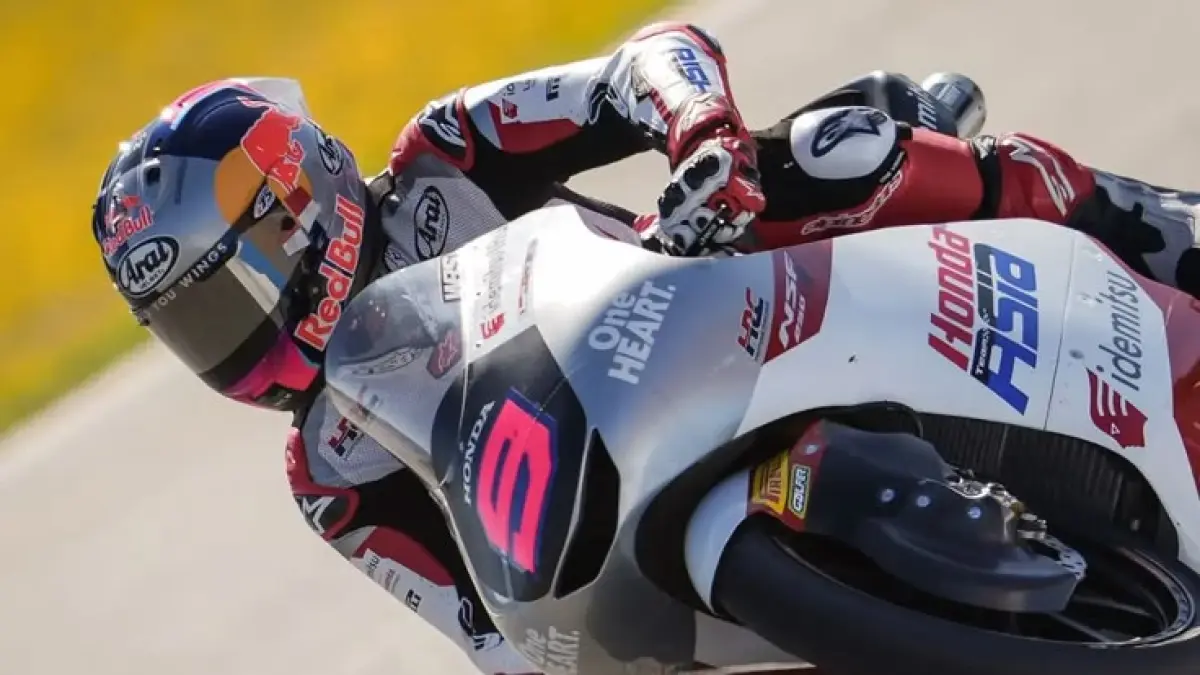 Feda Ega Pratama finis P15 di FP1 Moto3 Misano 2026 dalam kondisi trek basah. Ia menyelesaikan 18 lap dan mencatat top speed 207,2 km/jam (Pinterest).