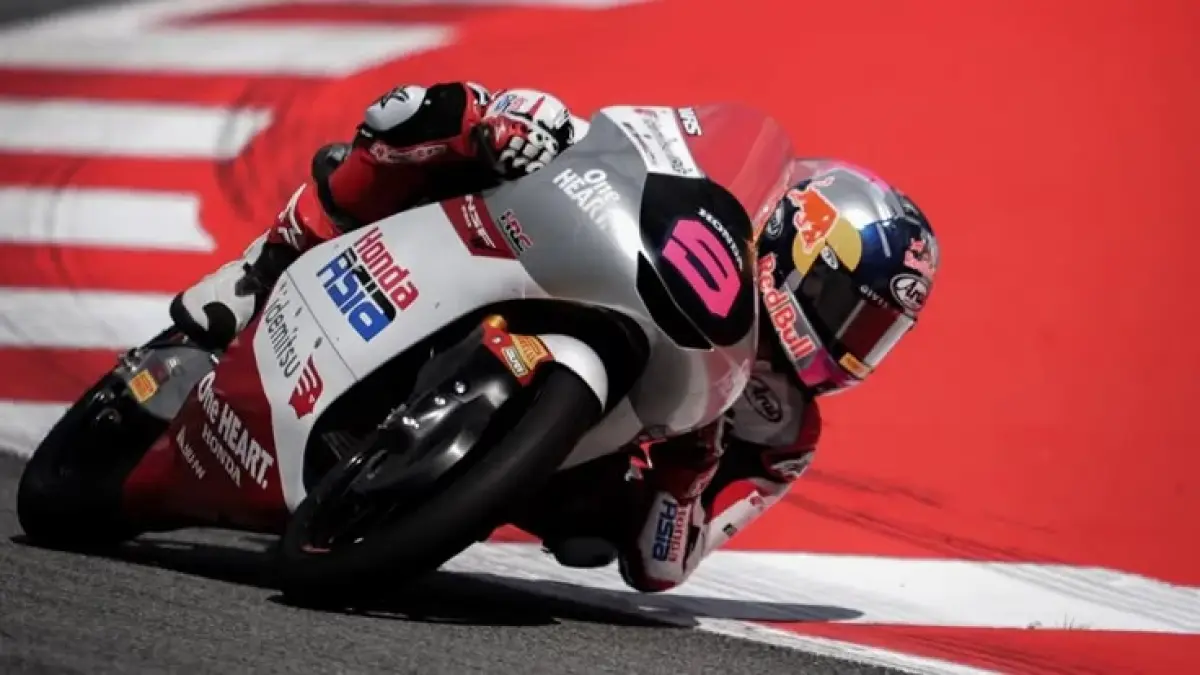 Veda Ega Pratama finis kelima di FP2 Moto3 San Marino 2026 dengan waktu 1 menit 53,497 detik dan berada di posisi kedua klasemen rookie (Pinterest).