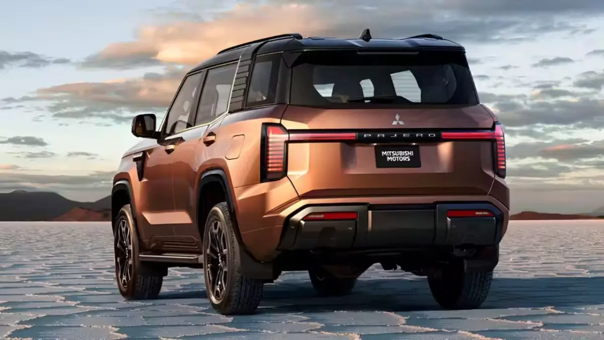 Pajero Sport Dakar 2026 hadir dengan full LED, pelek 18 inci, sunroof, panel digital, auto hold, dan interior beraksen black piano (Pinterest).