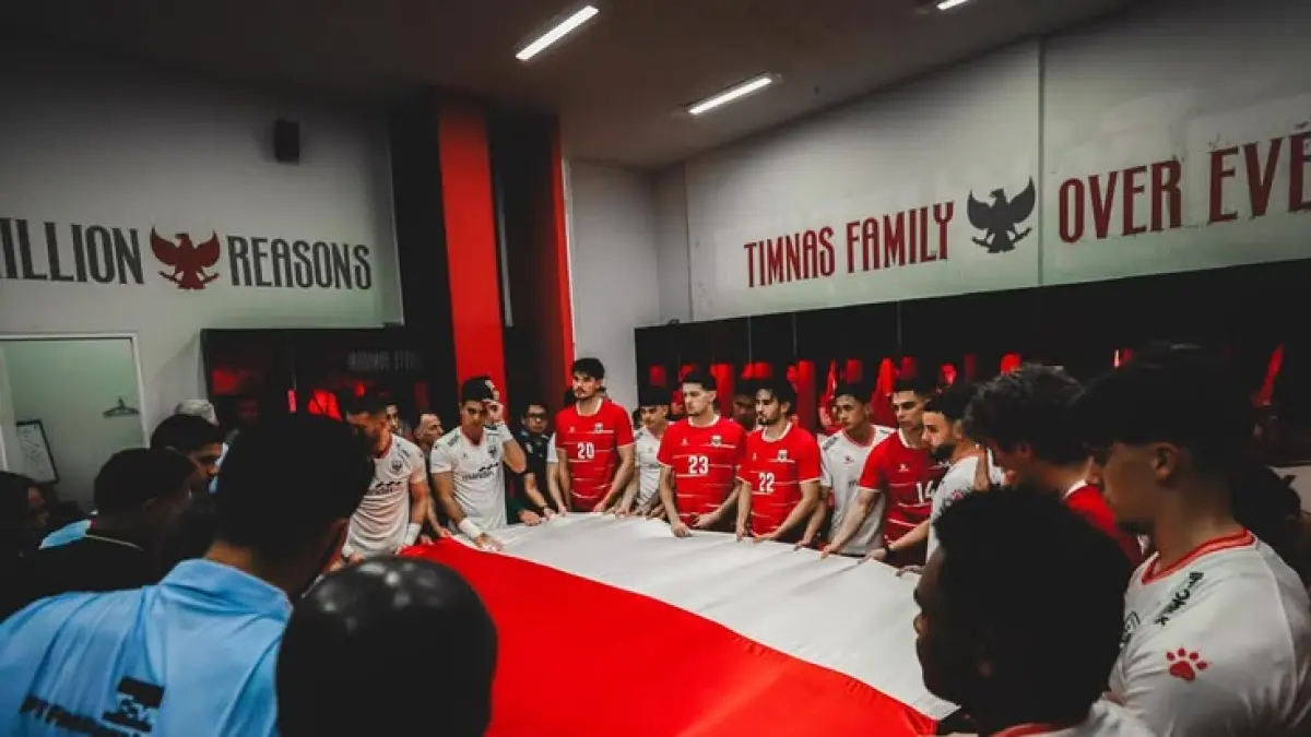 FIFA ASEAN Cup 2026 hadir dengan trofi baru. Timnas Indonesia bersiap menghadapi Singapura dengan modal rekor 29 tahun di GBK (Pinterest).