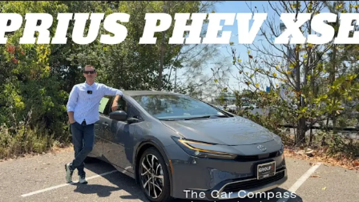 Toyota Prius Plug-in Hybrid XSE 2026 hadir dengan mesin 220 HP, efisiensi 114 MPGe, interior SofTex, dan fitur keselamatan canggih. Simak ulasannya.