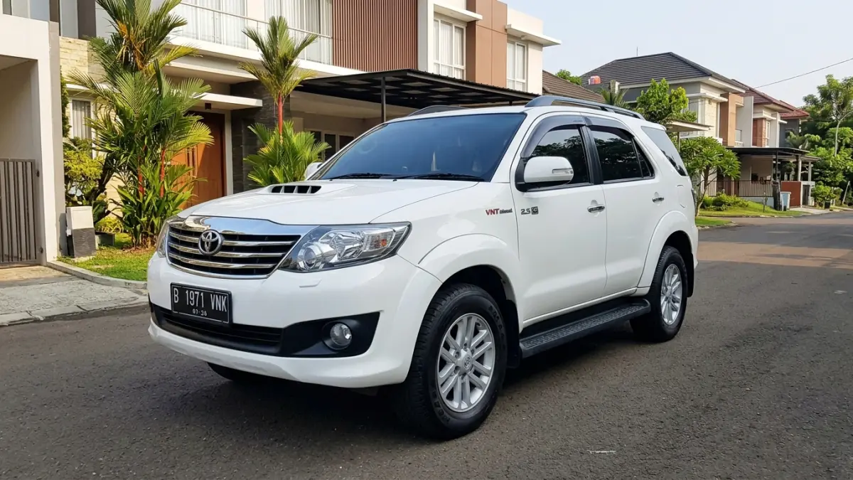 Fortuner VNT Diesel 2013 bekas masih di kisaran Rp230 jutaan. Simak kelebihan, kekurangan, dan tips membeli unit bekasnya.(ILUSTRASI AI)