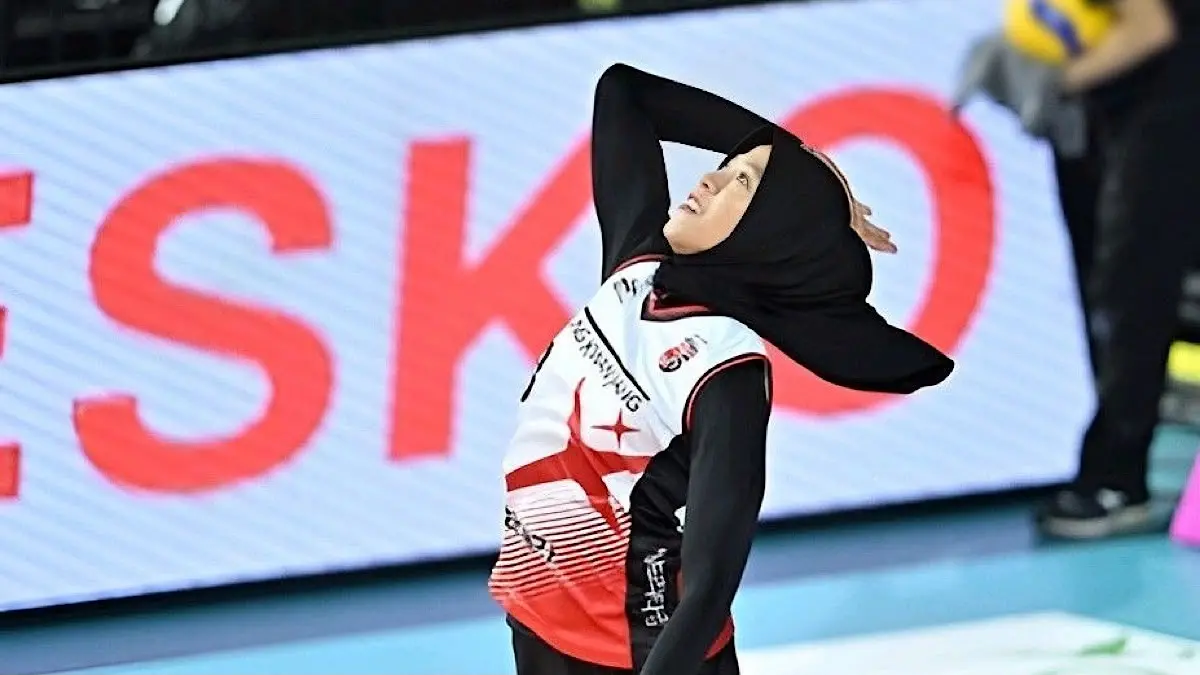 Megawati Hangestri memanfaatkan receive Hyundai Hill State yang tidak sempurna dengan open spike keras dari posisi dua dalam laga Liga Korea.(pinterest)