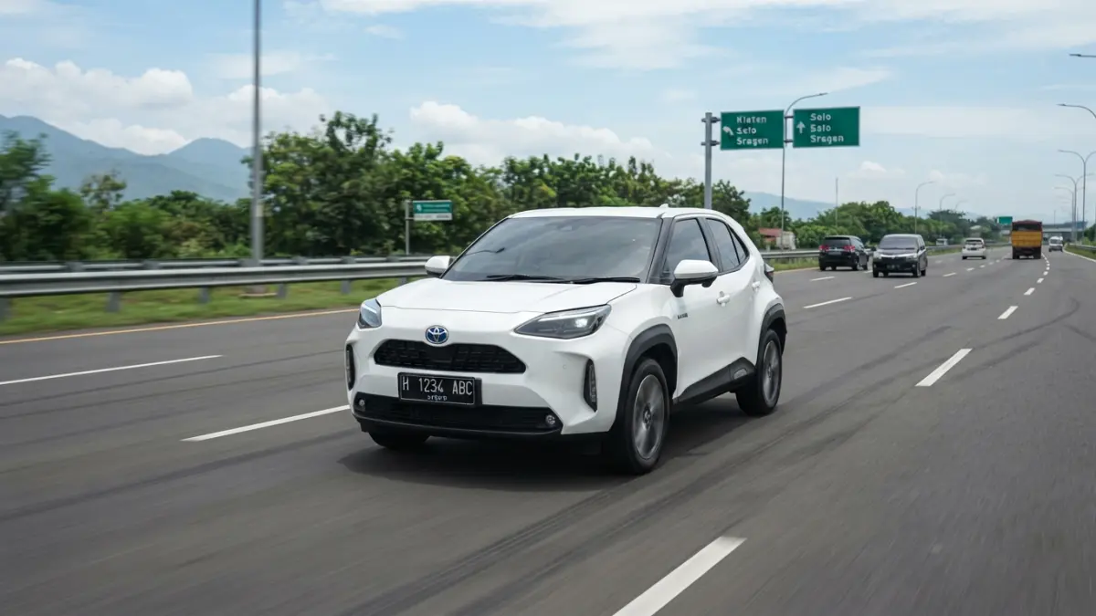 Toyota Yaris Cross Hybrid diuji 263,6 km. Konsumsi BBM full to full mencapai 19,24 km per liter, dengan MID sekitar 20,2 km per liter. (Gemini AI)