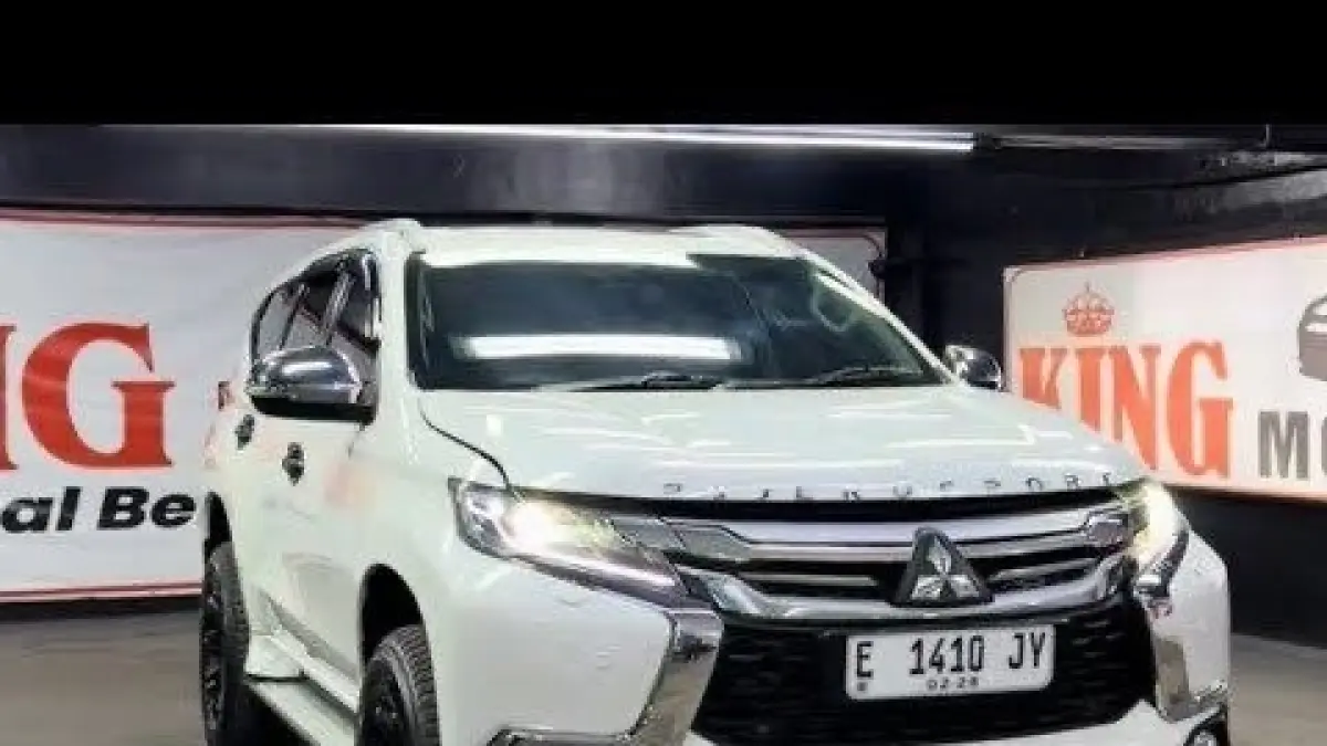 Mitsubishi Pajero Sport Dakar 2017 bekas dijual Rp359 juta. Kilometer 100 ribu, sunroof normal, interior orisinal, dan riwayat servis tersedia.