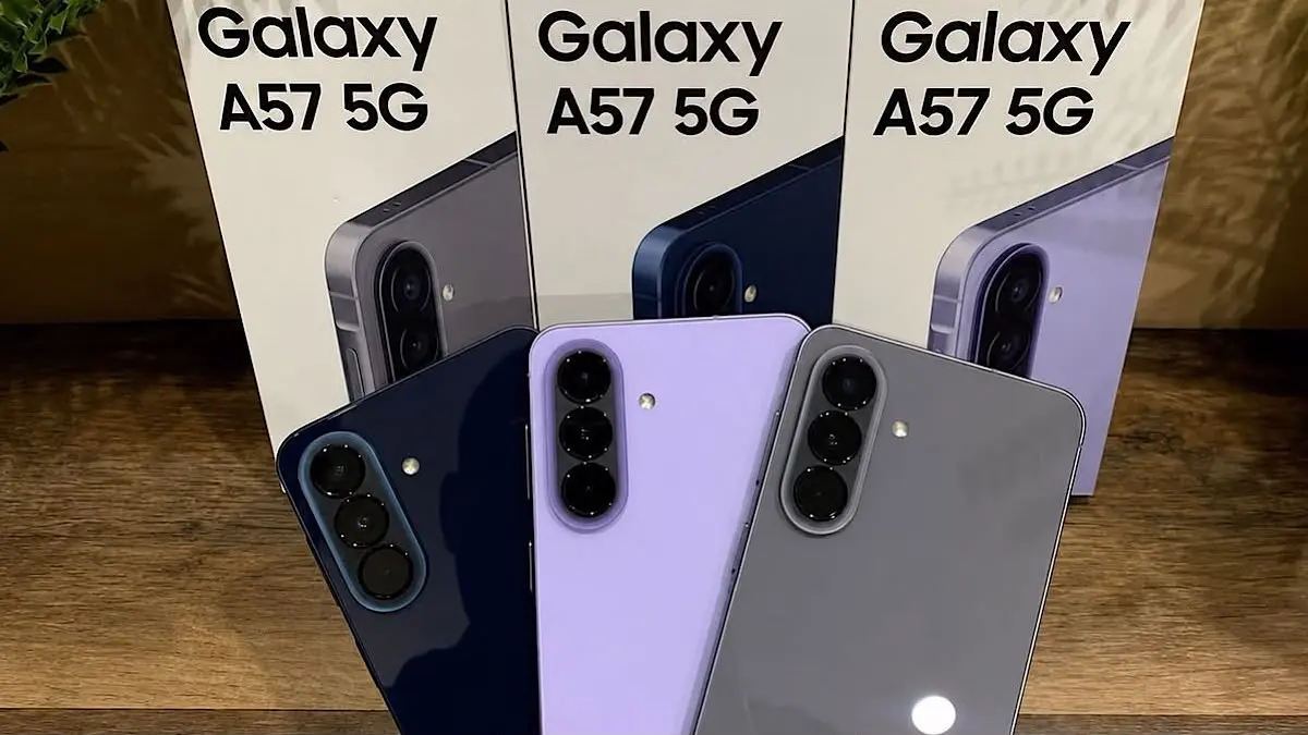 Samsung Galaxy A57 vs iPhone 15 dibandingkan dari harga, layar, kamera, baterai, performa, dan software. Simak perbedaan keduanya.(pinterest)