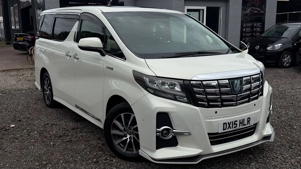 Toyota Alphard bekas Rp163 juta dan Rp193 juta hadir dengan tipe serta fitur berbeda. Simak detail kedua unit tahun 2009 dan 2010.(pinterest)