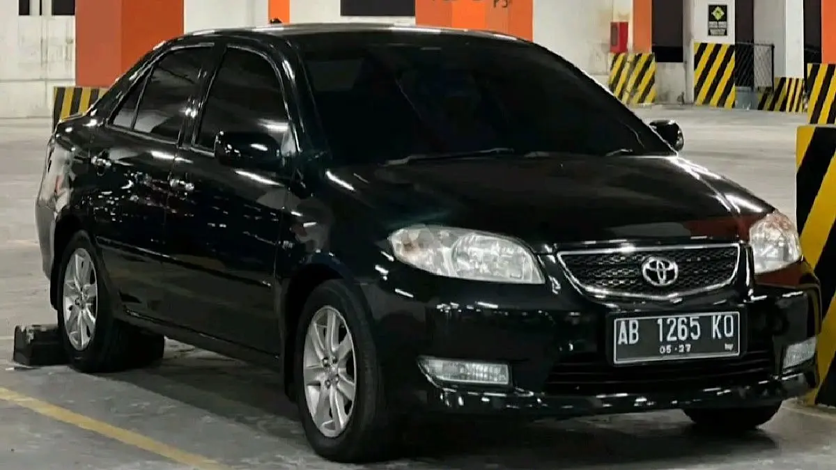Toyota Vios 2004 bekas ditawarkan sekitar Rp60 jutaan di Prabu Motor. Ada juga Honda Jazz dan mobil tahun muda Rp330 jutaan.(pinterest)