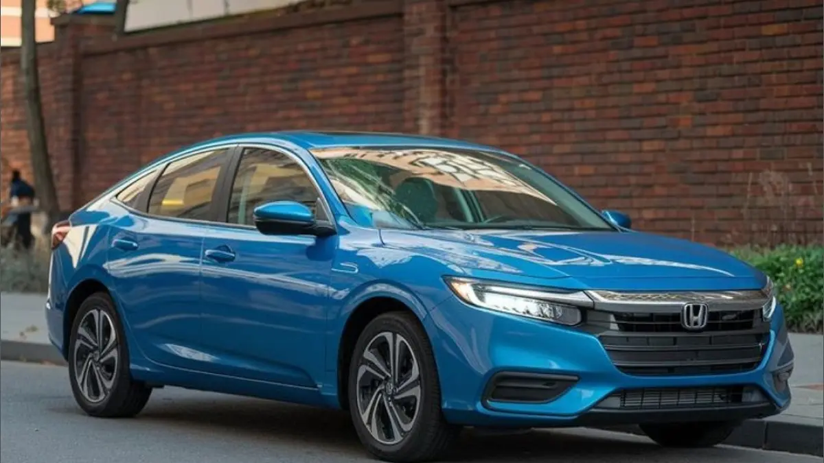 Honda Accord 2027 diprediksi mendapat facelift dengan desain baru, perubahan interior, dan kemungkinan powertrain baru. Simak bocorannya.