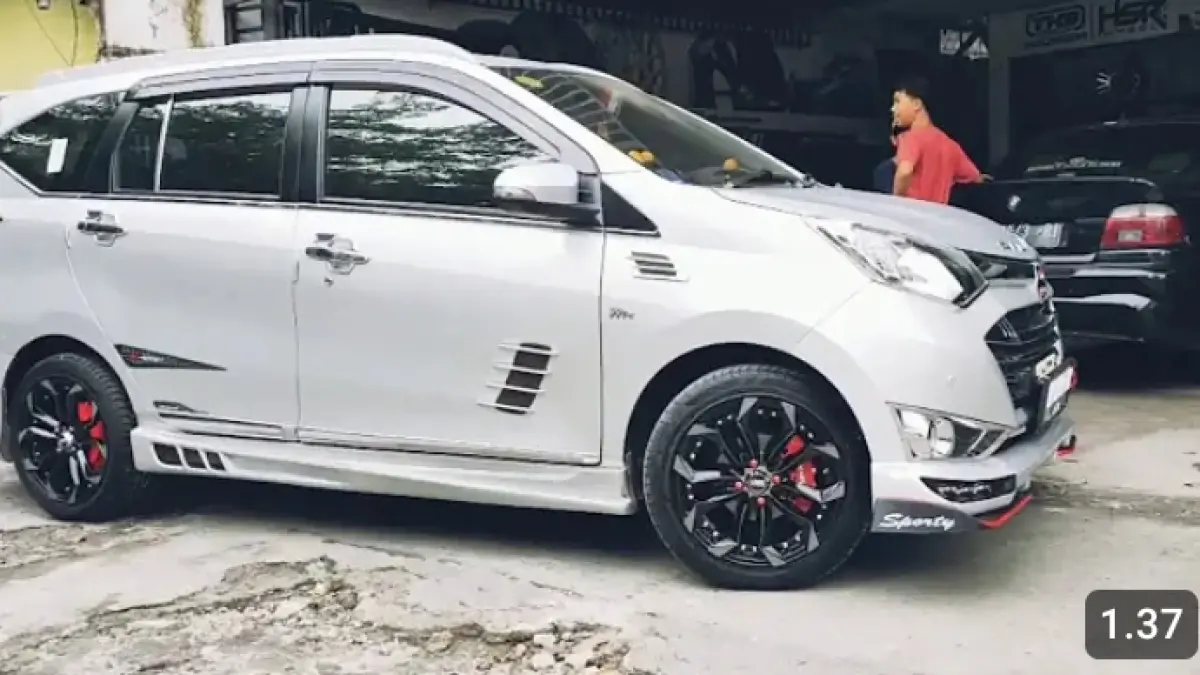 Modifikasi Daihatsu Sigra di Medan tampil sporty dengan velg Labang ring 16 dan mur HSR Wheel merah. Simak detail ubahannya di sini.