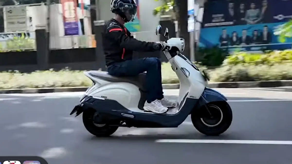 Motor listrik 2026 di bawah Rp20 juta makin beragam. Ada pilihan dengan baterai berlangganan, swap battery, graphene, hingga lithium.(sc youtube)