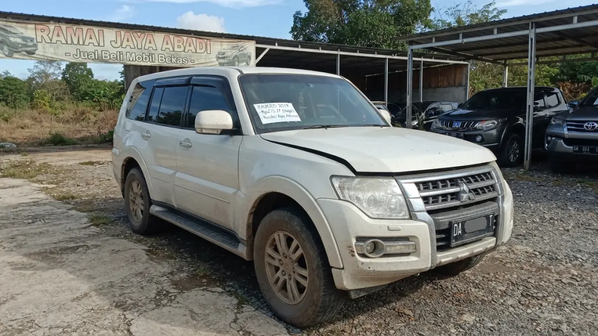 Pajero 2019 ditawarkan Rp275 juta di Tabalong. Surat lengkap, pajak hidup hingga 2029, dan kondisi unit bisa dilihat langsung sebelum dibeli. (Gemini AI)
