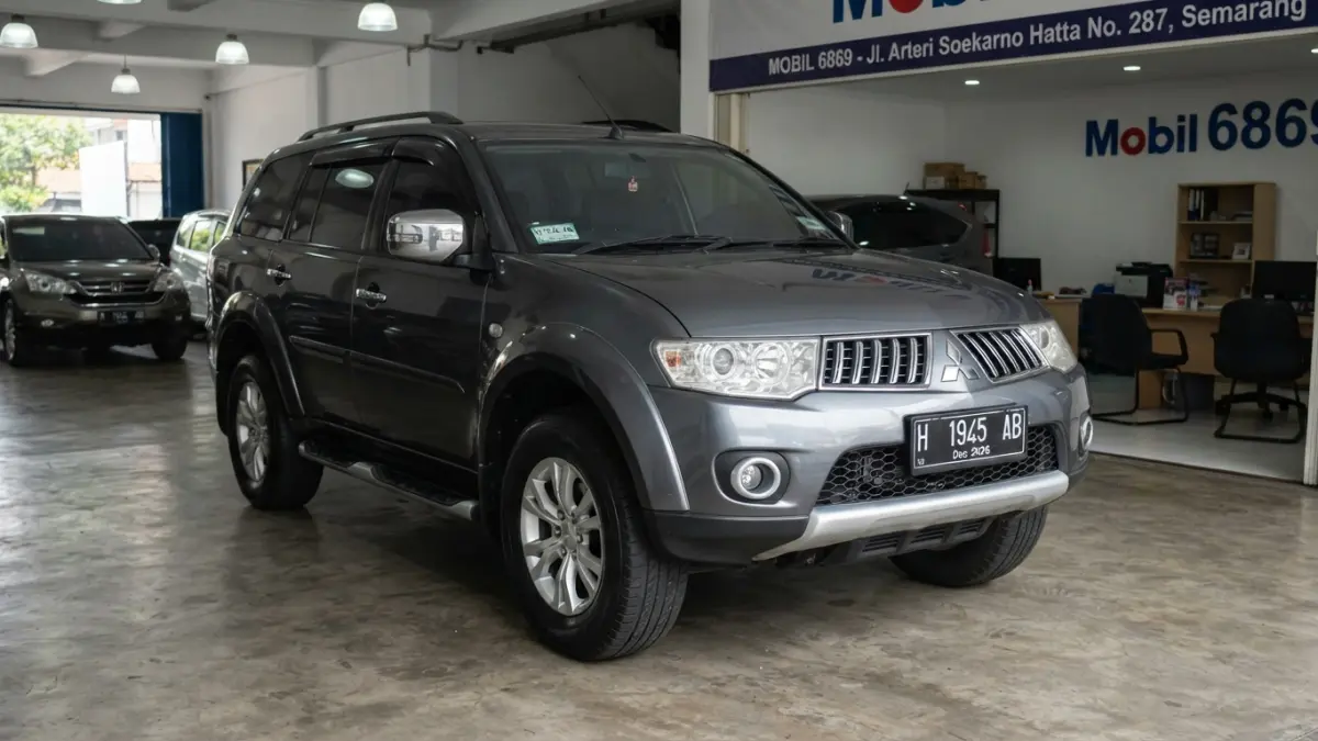Pajero Sport Dakar 2011 ditawarkan Rp220 juta dengan pajak hingga Desember 2026, odometer 118 ribu km dan kelengkapan dokumen. (Gemini AI)